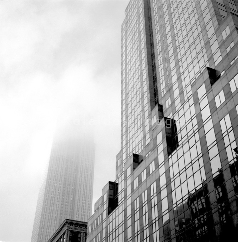 Architecture;Buildings;Cities;City;Fog;Foggy;Kaleidos;Kaleïdos;New York;Tarek Charara;Towns;United States of America;USA;Winter;NYC;Skyscrapers;William Frederick Lamb;Shreve Lamb & Harmon;La parole à l'image
